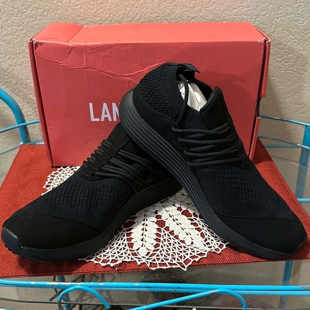 New in box Lane-Eight Sneakers. Womens 8/Mens 6.5 1018